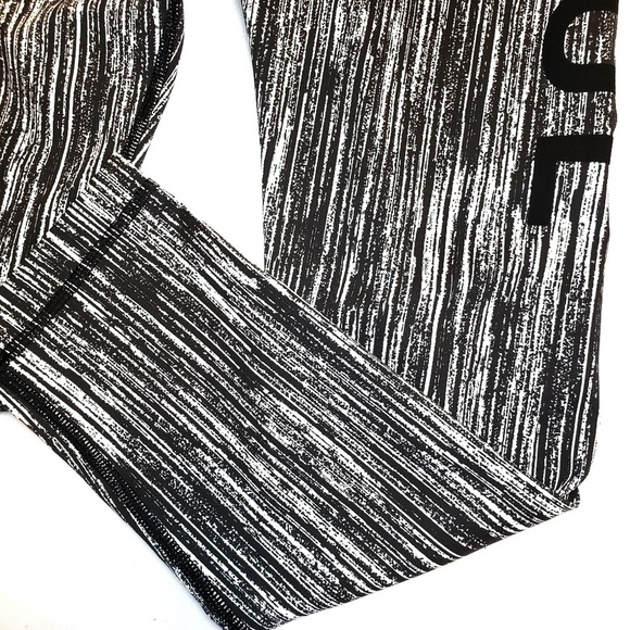 SoulCycle Vertical Stripe Cropped Capri Leggings - Picture 4 of 5